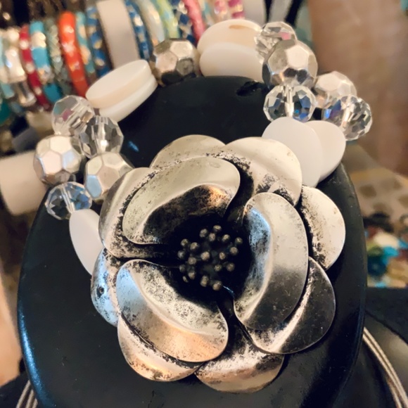 VINTAGE SILVER ANTIQUE FLOWER BEADED NECKLACE + STRETCH STATEMENT BRACELET⭐️NEW - Picture 10 of 13